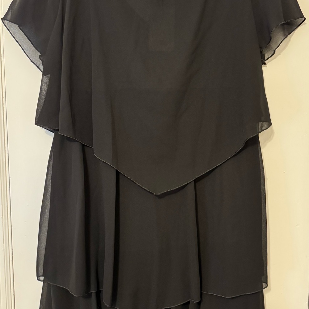 Qian Mei Black V-Neck Dress